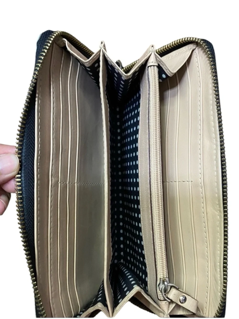 KATE SPADE Pasadena Neda Patent Zip Wallet in Patent Leather Black -- WELL LOVED